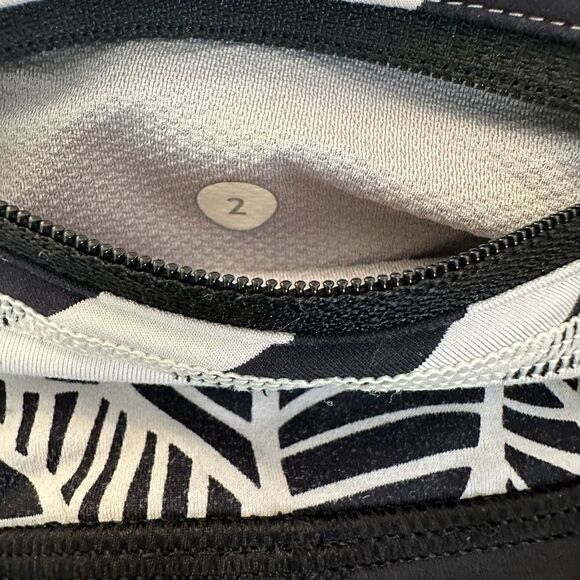 Lululemon Run: Inspire Crop II
Black / Pretty Palm Black Angel Wing Size 2 - Picture 14 of 16